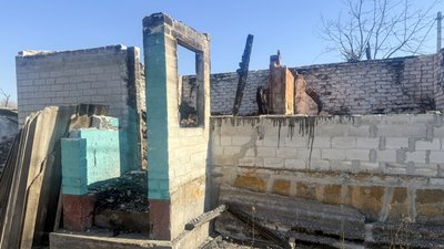 Вигорілий будинок пожежі селище Ярова Лиманська громада Донецька область 7 березня 2025 рік Вигорілий будинок пожежі селище Ярова Лиманська громада Донецька область 7 березня 2025 рік