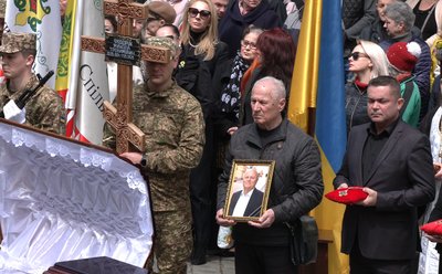 "Він мав геніальну фразу: "Всі ми тимчасові, а місто вічне". У Чернівцях прощаються з ексмером Миколою Федоруком "Він мав геніальну фразу: "Всі ми тимчасові, а місто вічне". У Чернівцях прощаються з ексмером Миколою Федоруком