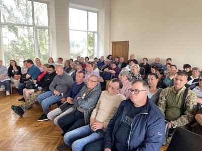 "Закрити - найлегше": батьки та вчителі проти ліквідації сільської школи на Полтавщині "Закрити - найлегше": батьки та вчителі проти ліквідації сільської школи на Полтавщині