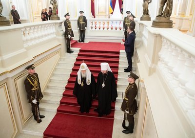 Почесний Патріарх Православної церкви України Філарет та предстоятель Православної церкви України митрополит Епіфаній виходять після церемонії відзначення їх державними нагородами, Київ, 22 січня 2019 року Почесний Патріарх Православної церкви України Філарет та предстоятель Православної церкви України митрополит Епіфаній виходять після церемонії відзначення їх державними нагородами, Київ, 22 січня 2019 року