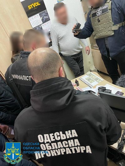 300 доларів за вивезення товарів: на Одещині затримали посадовця лабораторії експертиз митниці — прокуратура 300 доларів за вивезення товарів: на Одещині затримали посадовця лабораторії експертиз митниці — прокуратура