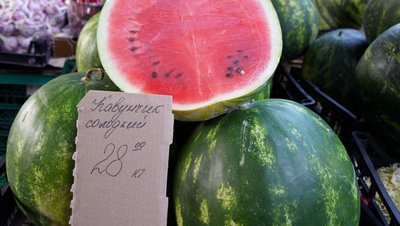 Вартість кавунів на центральному ринку у Хмельницькому становить 24-30 гривень за кілограм Вартість кавунів на центральному ринку у Хмельницькому становить 24-30 гривень за кілограм