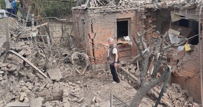 "Прокидаюся — піді мною горить". У Слов’янську авіабомба вдарила по приватних будинках: якою була нічна атака "Прокидаюся — піді мною горить". У Слов’янську авіабомба вдарила по приватних будинках: якою була нічна атака