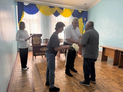 Родині загиблого військовослужбовця з Одещини передали орден «За мужність» III ступеня Родині загиблого військовослужбовця з Одещини передали орден «За мужність» III ступеня