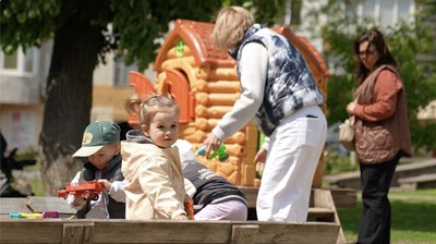 "В аварійному стані": хто і чиїм коштом має ремонтувати дитячі майданчики у Черкасах "В аварійному стані": хто і чиїм коштом має ремонтувати дитячі майданчики у Черкасах