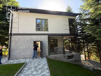 Будинок, який фігурує у матеріалах слідства у справі про ймовірне незаконне збагачення посадовця Держгеокадастру Будинок, який фігурує у матеріалах слідства у справі про ймовірне незаконне збагачення посадовця Держгеокадастру