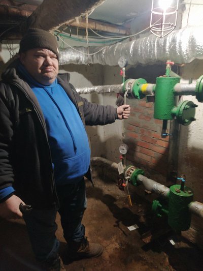 Волонтери з Житомирщини відновили опалення у 10 будинках Дарницького району Києва Волонтери з Житомирщини відновили опалення у 10 будинках Дарницького району Києва