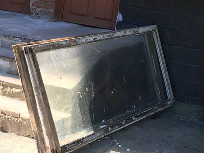 Вибухова хвиля від ракетного удару пошкодила три десятки вікон в одному з житомирських коледжів Вибухова хвиля від ракетного удару пошкодила три десятки вікон в одному з житомирських коледжів