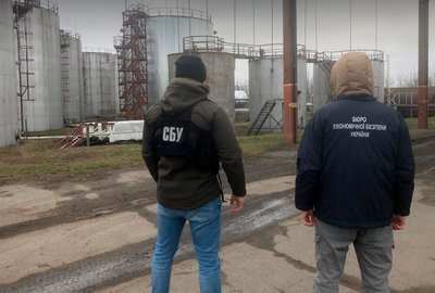 Виготовили на 13,5 мільйонів гривень: на Черкащині викрили незаконне виробництво бензину