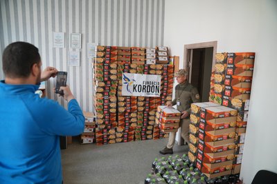 Волонтерка Анна Положій привезла в Суми бус із гуманітарною допомогою