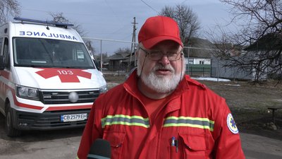 "Швидка" невкладається в нормативи, водії обирають їхати ґрунтовою дорогою: який стан доріг на прикордонні Чернігівщини "Швидка" невкладається в нормативи, водії обирають їхати ґрунтовою дорогою: який стан доріг на прикордонні Чернігівщини