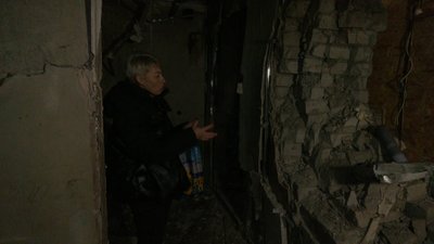 Пошкоджений будинок обстріли армія РФ Миколаївка жителька Миколаївки Оксана Донецька область 23 листопада 2024 рік Пошкоджений будинок обстріли армія РФ Миколаївка жителька Миколаївки Оксана Донецька область 23 листопада 2024 рік
