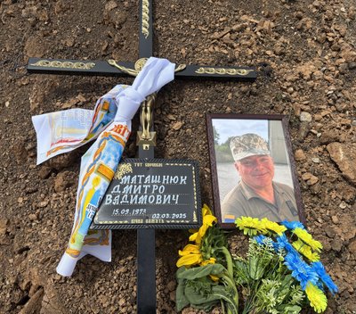 На Миколаївщині провели в останню путь загиблого бійця ЗСУ На Миколаївщині провели в останню путь загиблого бійця ЗСУ