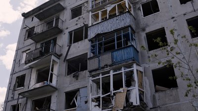 Пошкоджений обстрілами будинок Костянтинівка Донецька область квітень 2025 рік Пошкоджений обстрілами будинок Костянтинівка Донецька область квітень 2025 рік