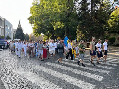 До Дня Незалежності в Ужгороді відбувся марш у вишиванках