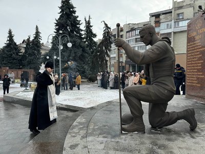 У Черкасах вшанували памʼять захисників Дебальцевського плацдарму У Черкасах вшанували памʼять захисників Дебальцевського плацдарму