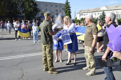 На Черкащині зустріли захисника, який був у російському полоні понад три роки На Черкащині зустріли захисника, який був у російському полоні понад три роки