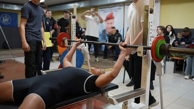 У Сумах відбулись змагання з жиму лежачи на честь загиблих захисників У Сумах відбулись змагання з жиму лежачи на честь загиблих захисників