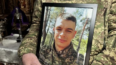 У Полтаві попрощались із солдатом Сергієм Гузієм У Полтаві попрощались із солдатом Сергієм Гузієм