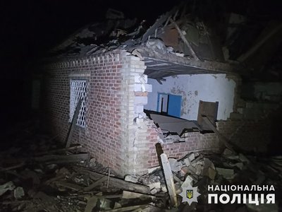 Скинули 500-кілограмову бомбу на Іллінівці: наслідки російських ударів по Донеччині Скинули 500-кілограмову бомбу на Іллінівці: наслідки російських ударів по Донеччині