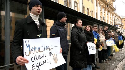 До Дня Соборності України у Вінниці утворили "Живий ланцюг єднання" До Дня Соборності України у Вінниці утворили "Живий ланцюг єднання"