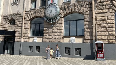 Будинок з "Градусником" у центрі Харкова Будинок з "Градусником" у центрі Харкова