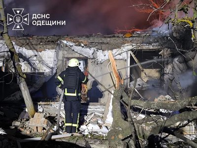 Понад 10 житлових будинків пошкоджено через нічну атаку РФ на Одещину Понад 10 житлових будинків пошкоджено через нічну атаку РФ на Одещину
