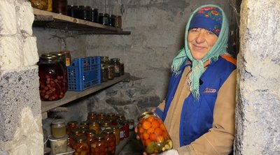"Не вродило одне — виросте щось інше": як селяни на Рівненщині готуються до зими "Не вродило одне — виросте щось інше": як селяни на Рівненщині готуються до зими