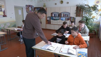 Роман Лижник, директор школи, вчитель історії, хвилина мовчання Роман Лижник, директор школи, вчитель історії, хвилина мовчання
