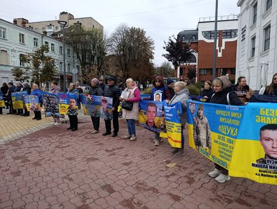 «Сподіваюся, що моя дитина жива»: акція в підтримку полонених та зниклих безвісти відбулася у Хмельницькому «Сподіваюся, що моя дитина жива»: акція в підтримку полонених та зниклих безвісти відбулася у Хмельницькому