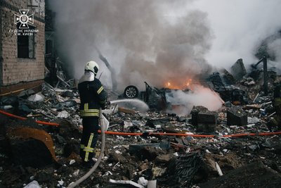 У Києві триває ліквідація наслідків російської атаки
