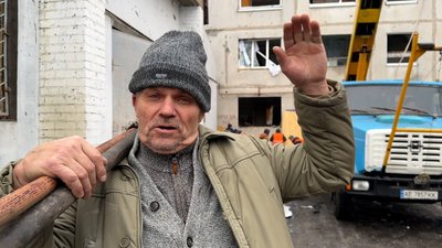 Мешканець пошкодженого будинку Іван Краматорськ Донецька область 7 січня 2026 рік Мешканець пошкодженого будинку Іван Краматорськ Донецька область 7 січня 2026 рік