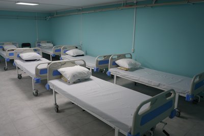 Операційні та палати в укриттях. Як працюють підземні лікарні на Херсонщині Операційні та палати в укриттях. Як працюють підземні лікарні на Херсонщині