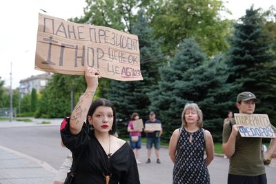 «Важливо, бо хочу жити в цій країні» — дніпряни про те, чому продовжують мітингувати за поновлення Федорова «Важливо, бо хочу жити в цій країні» — дніпряни про те, чому продовжують мітингувати за поновлення Федорова