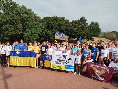 У Кропивницькому 200 містян долучилися до забігу "Шаную воїнів, біжу за героїв України" У Кропивницькому 200 містян долучилися до забігу "Шаную воїнів, біжу за героїв України"