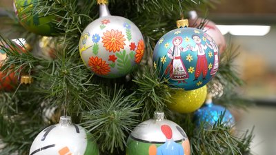 Іграшки на ялинці Іграшки на ялинці