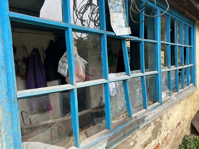 Наслідки падіння безпілотника на Черкащині: у людей вибило вікна Наслідки падіння безпілотника на Черкащині: у людей вибило вікна