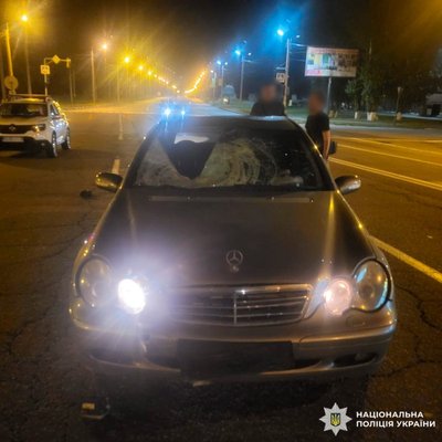 На Полтавському Шляху у Харкові Mercedes збив чоловіка На Полтавському Шляху у Харкові Mercedes збив чоловіка