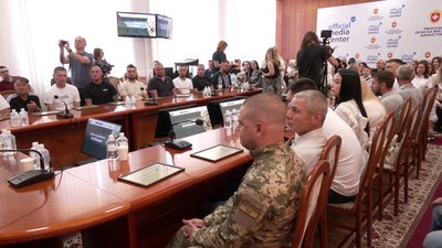 "Щоб створювати собі сім'ю": ще 29 ветеранів з Рівненщини отримали сертифікати на житло "Щоб створювати собі сім'ю": ще 29 ветеранів з Рівненщини отримали сертифікати на житло