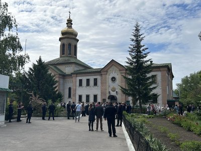 У Свято-Троїцькому храмі після рішення Верховного Суду відбулися сутички між вірянами УПЦ та ПЦУ У Свято-Троїцькому храмі після рішення Верховного Суду відбулися сутички між вірянами УПЦ та ПЦУ
