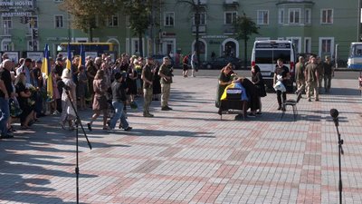 У Рівному попрощалися з військовим Віталієм Приходьком У Рівному попрощалися з військовим Віталієм Приходьком
