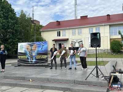 У Жашкові в День Героїв відбулася акція на підтримку полонених та зниклих безвісти У Жашкові в День Героїв відбулася акція на підтримку полонених та зниклих безвісти