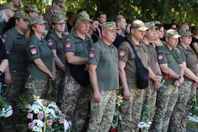 В Ужгороді попрощалися із захисником Валерієм Мадяром В Ужгороді попрощалися із захисником Валерієм Мадяром