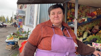 20-річний скрипаль грає у прикордонних громадах, щоб порадувати містян та заробити на навчання 20-річний скрипаль грає у прикордонних громадах, щоб порадувати містян та заробити на навчання