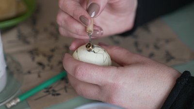 Відродження традиційного мистецтва: вінничанка створює писанки з природних барвників Відродження традиційного мистецтва: вінничанка створює писанки з природних барвників