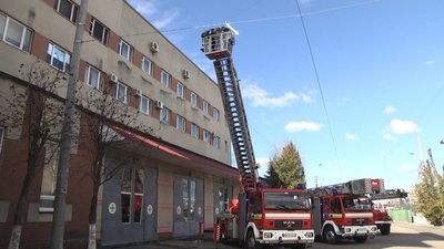 У Житомирі рятувальникам передали дві пожежні автодрабини з Дортмунда