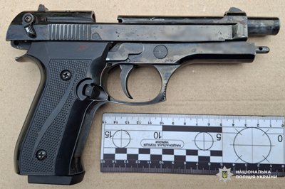 Жителя Одещини судитимуть за візит до початкової школи у стані сп'яніння та зі зброєю
