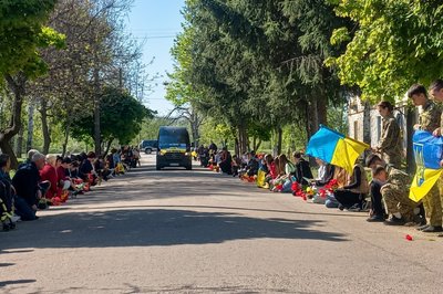 У трьох громадах Кіровоградщини попрощалися з оборонцями України У трьох громадах Кіровоградщини попрощалися з оборонцями України