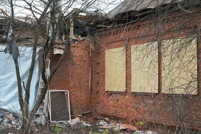 “Все повилітало, дах пошкоджено”: очевидці про влучання РФ у Великій Чернеччині на Сумщині “Все повилітало, дах пошкоджено”: очевидці про влучання РФ у Великій Чернеччині на Сумщині