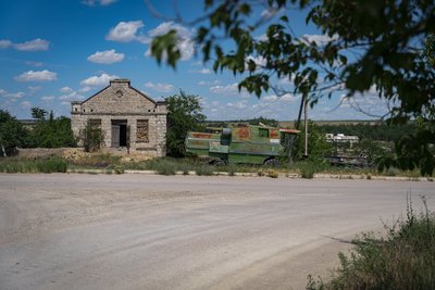 "Під обстрілами ховали людей": Калинівське майже девʼять місяців було в окупації "Під обстрілами ховали людей": Калинівське майже девʼять місяців було в окупації
